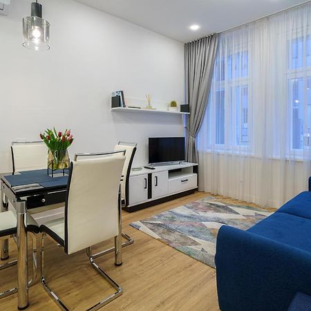 Moder Chic Apartment In Center-Prime Rentals Kaunas Luaran gambar