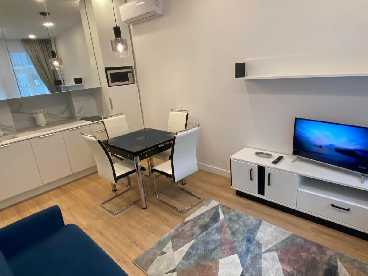 Moder Chic Apartment In Center-Prime Rentals Kaunas Luaran gambar
