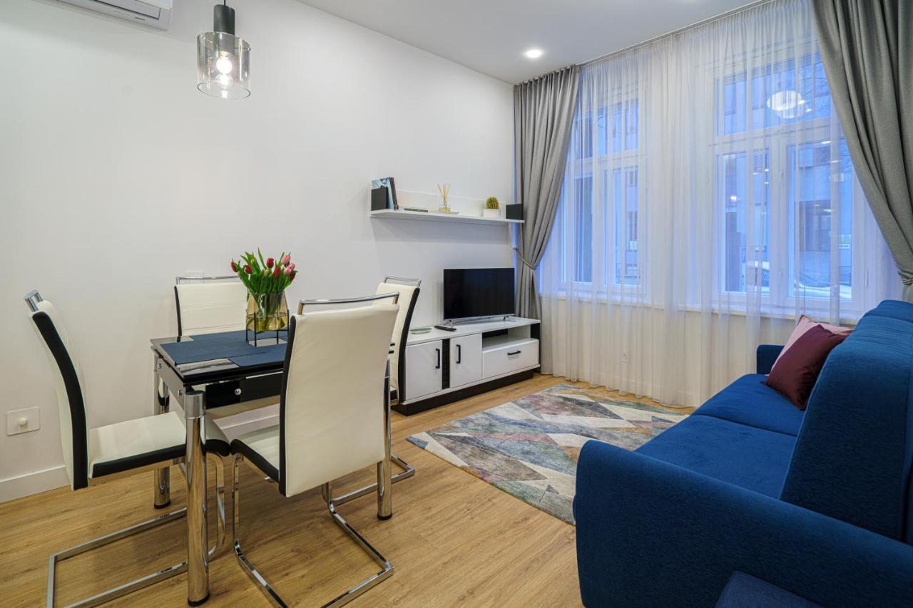 Moder Chic Apartment In Center-Prime Rentals Kaunas Luaran gambar
