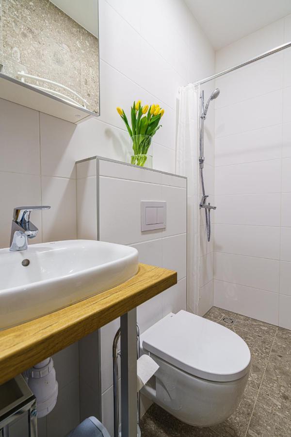 Moder Chic Apartment In Center-Prime Rentals Kaunas Luaran gambar