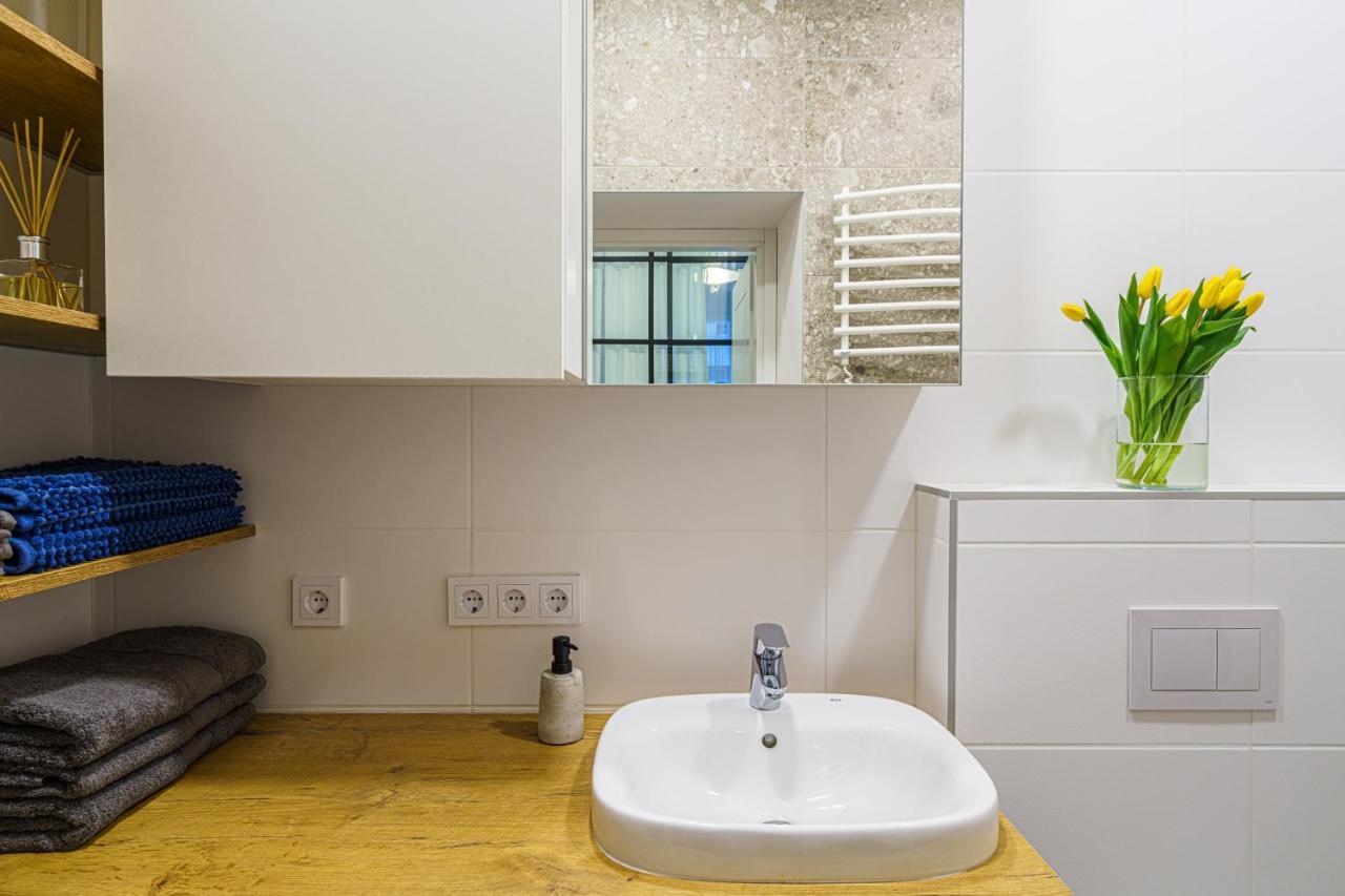 Moder Chic Apartment In Center-Prime Rentals Kaunas Luaran gambar